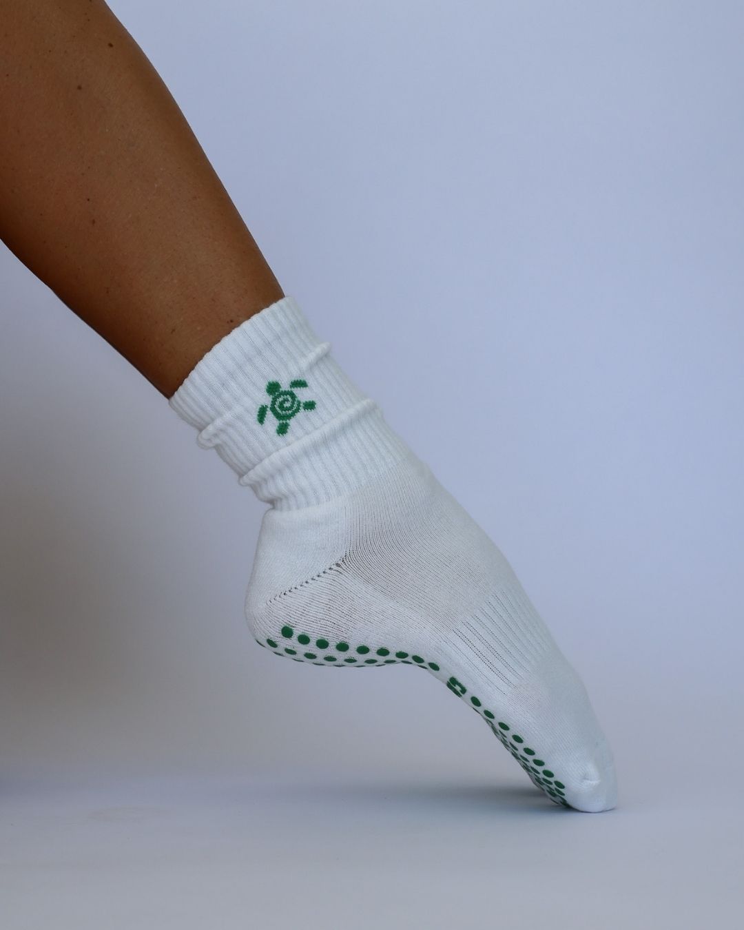 The Sea Turtle Midi Grip Socks | California Grip Socks