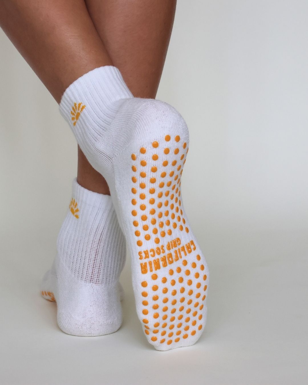 Short Crew Non Slip Grip Socks in White Navy California Grip Socks
