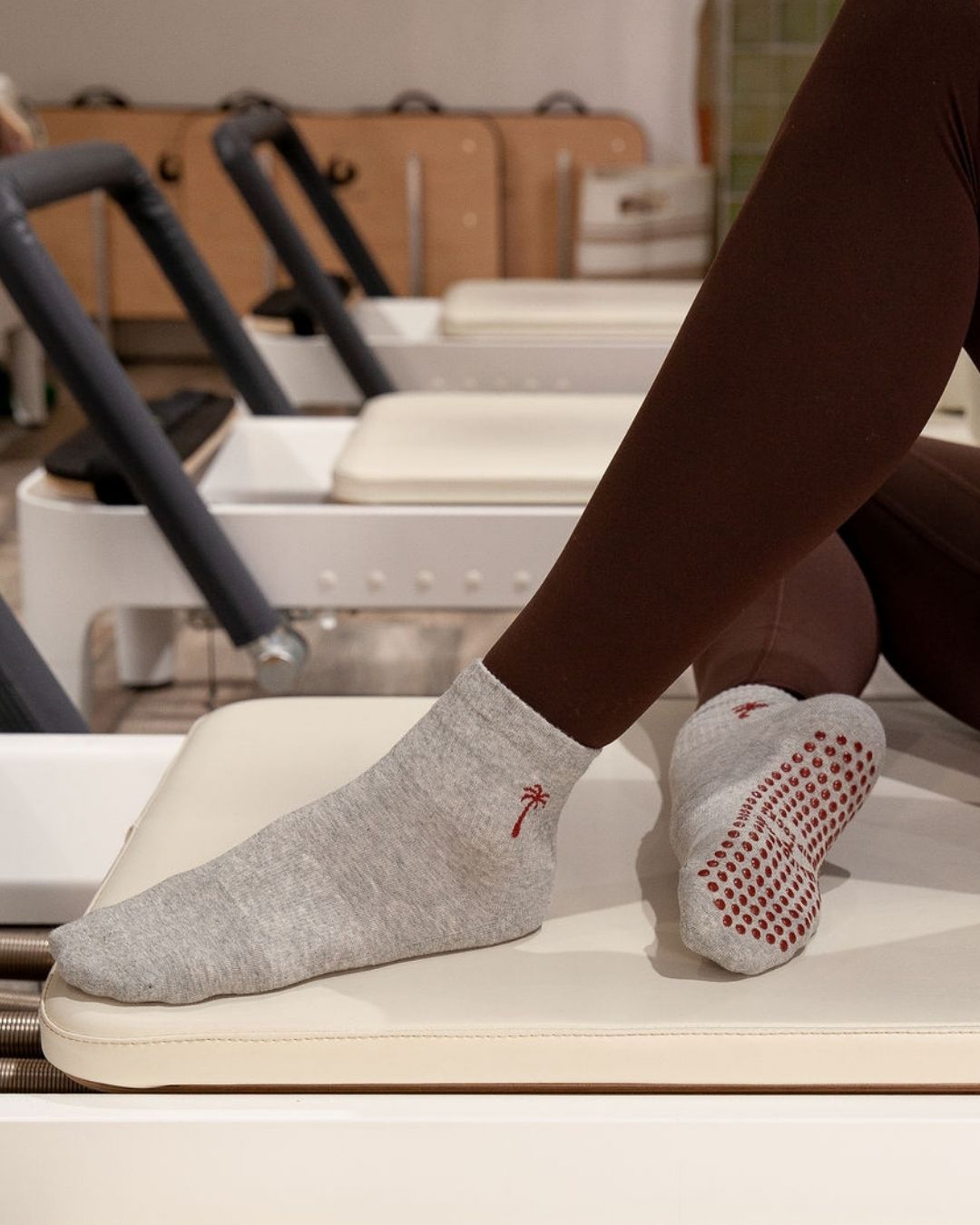 The Shortie Grip Socks - Grey & Red