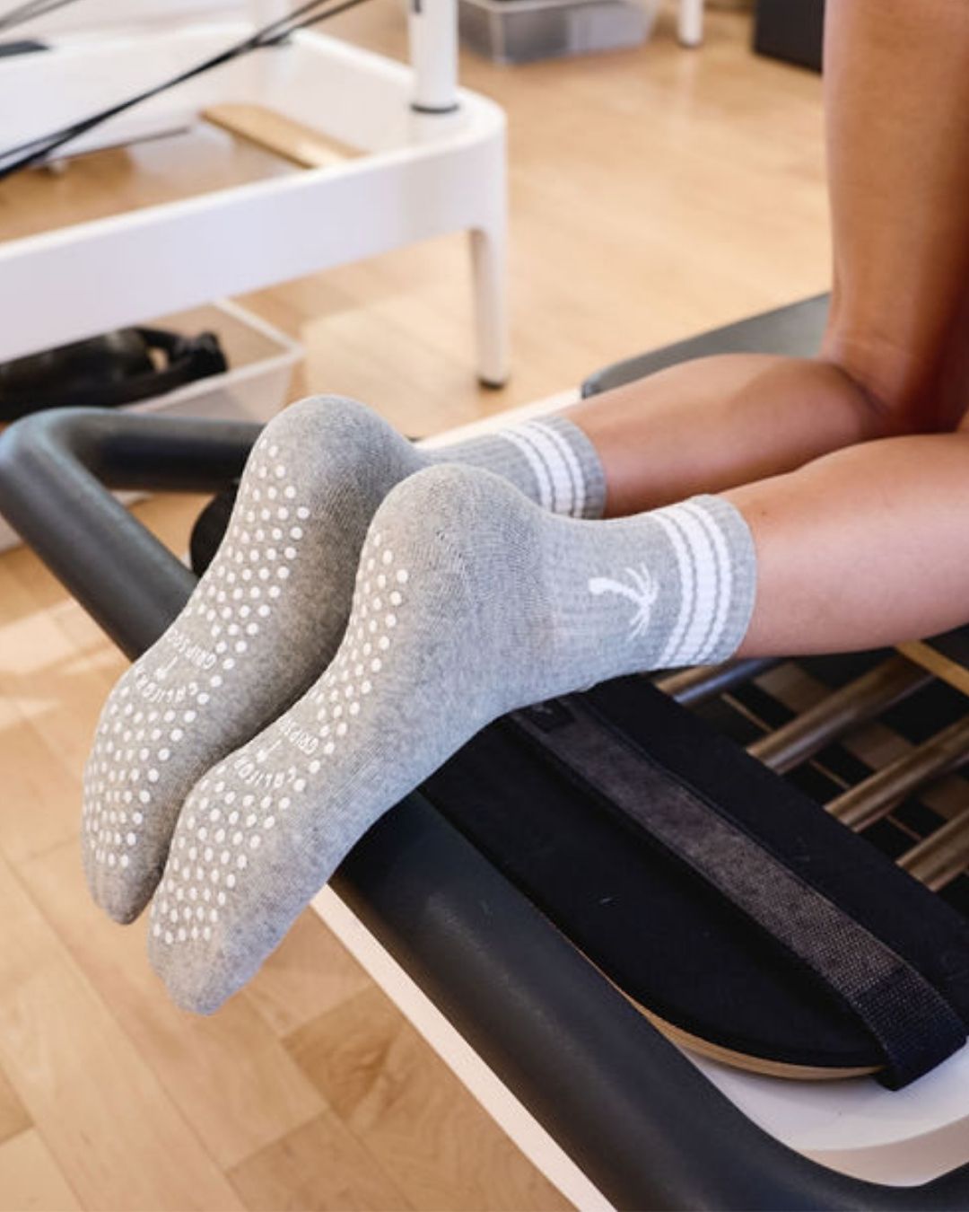 The Palm Grip Socks - Grey