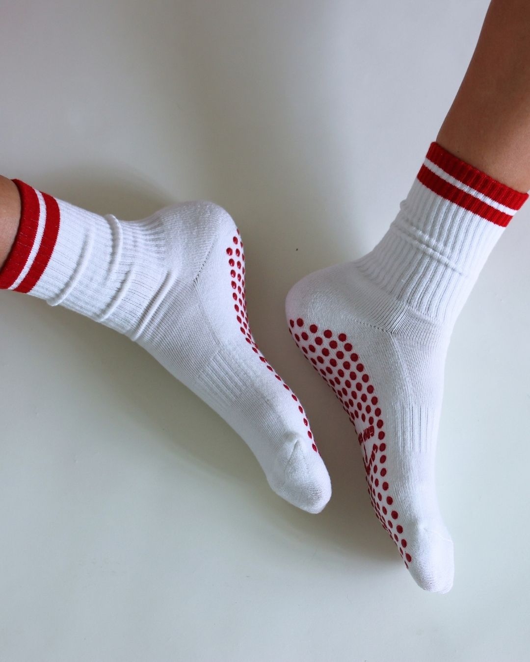 The Classic Grip Socks - Red Stripes