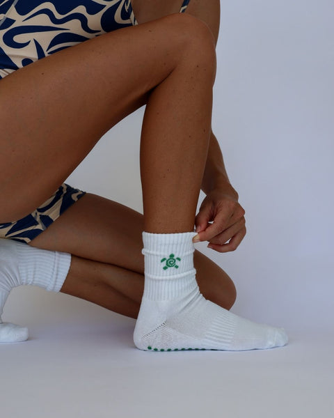 The Sea Turtle Midi Grip Socks | California Grip Socks