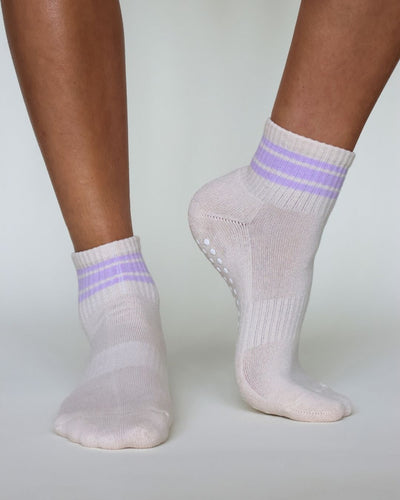 The Retro Shortie Grip Socks - Off White & Lilac