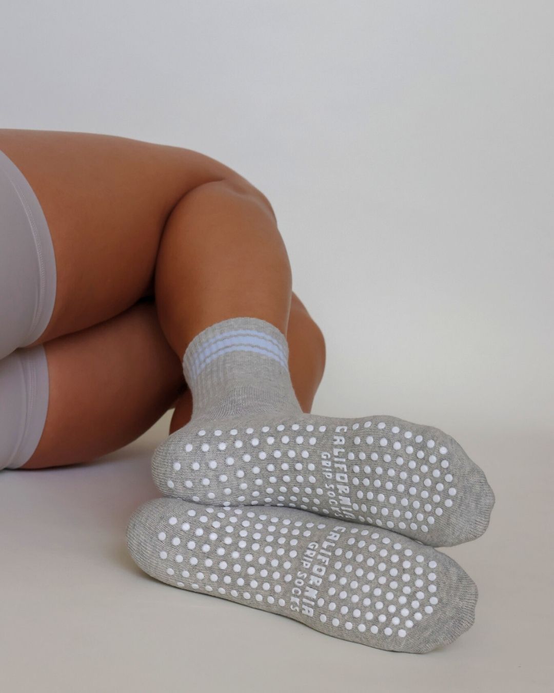 The Retro Midi Grip Socks - Blue & Grey