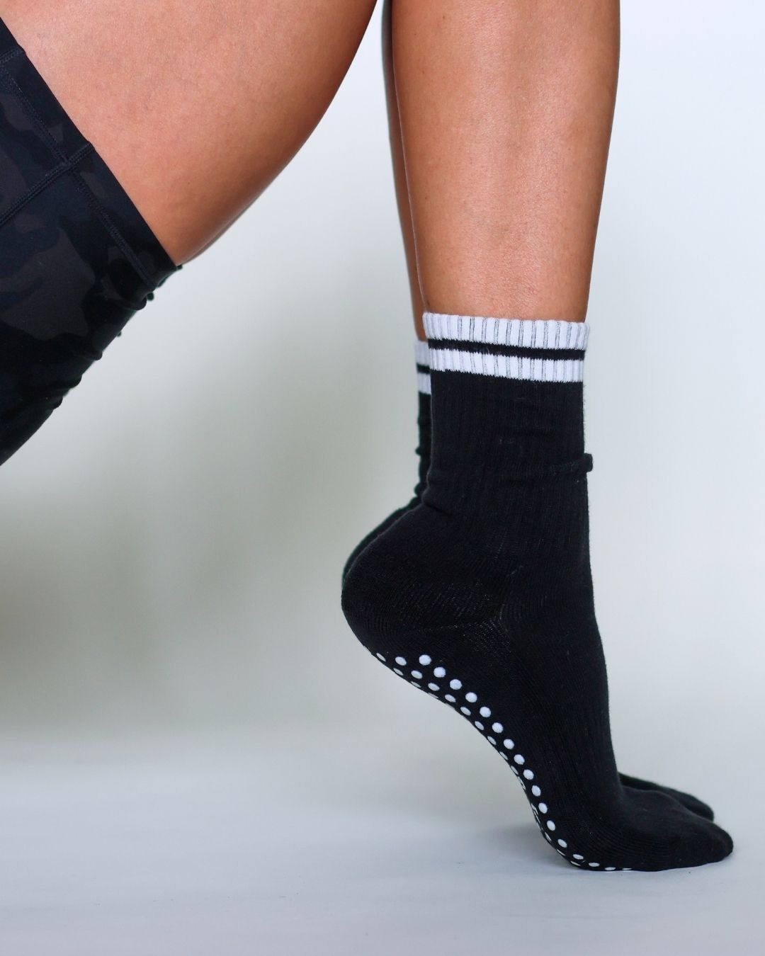 The Classic Grip Socks - White Stripes