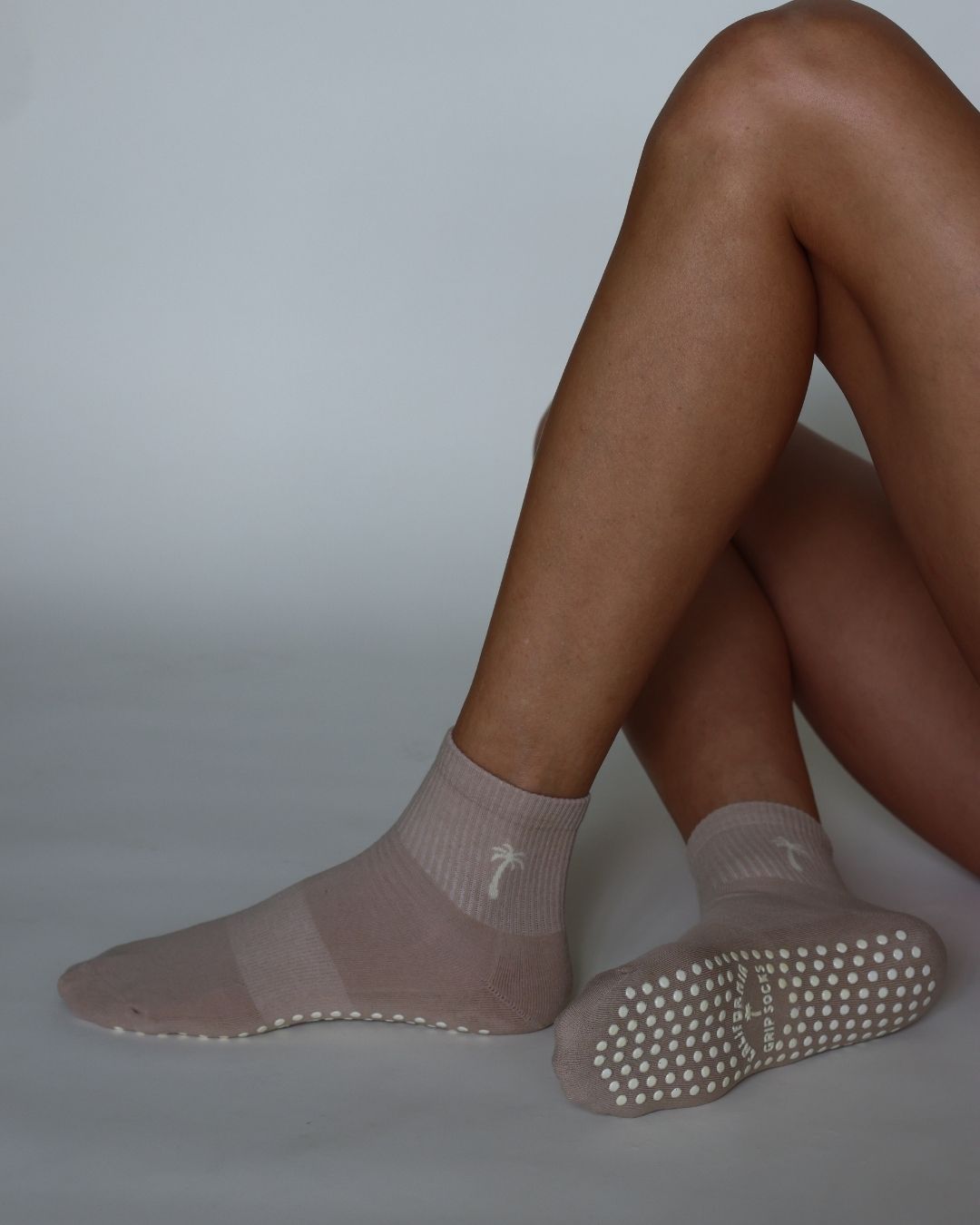 The Shortie Grip Socks - Tan & Cream