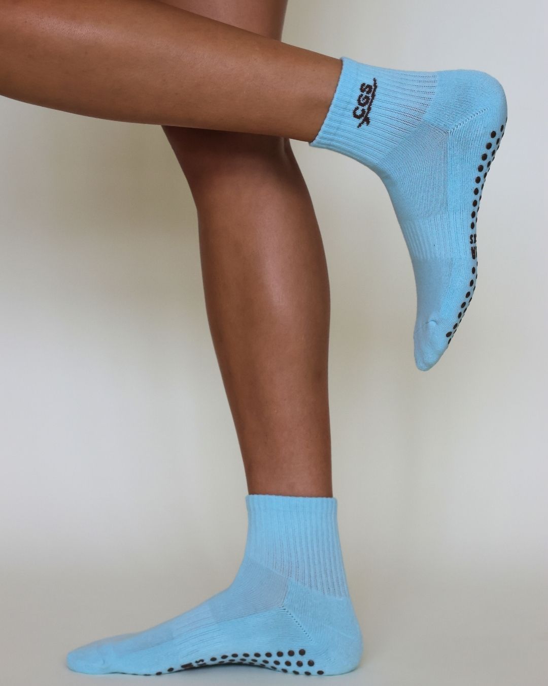 The Surfboard Shortie Grip Socks