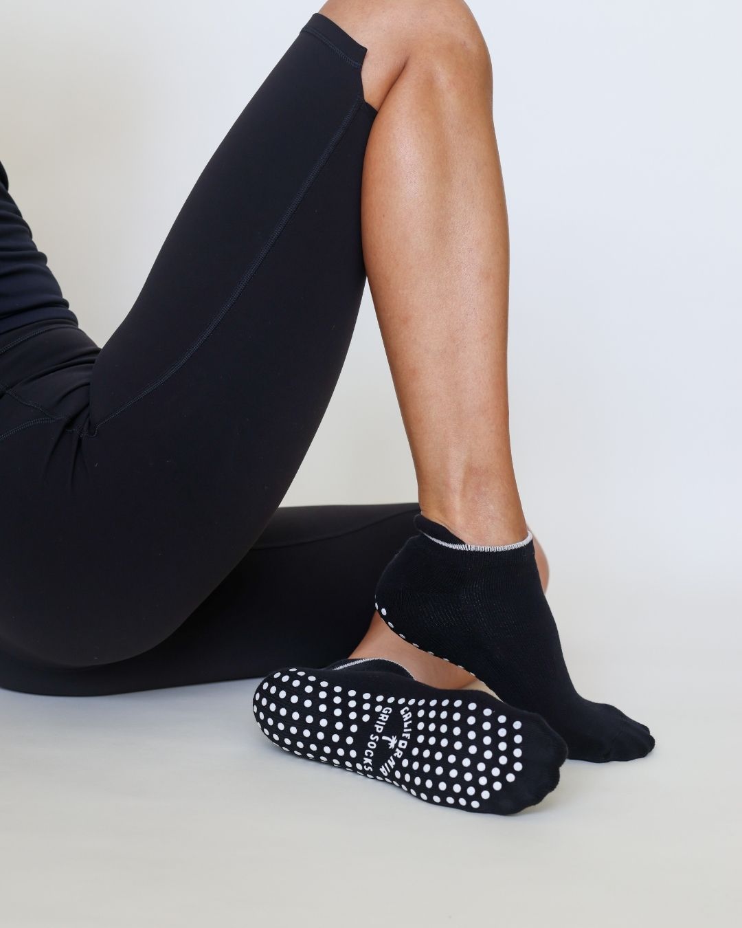 The Classic Ankle Grip Socks - Black