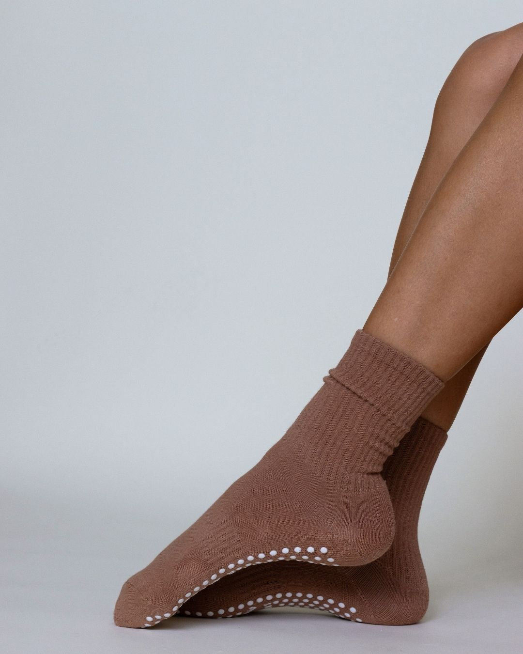 The Everyday Grip Socks - Mocha