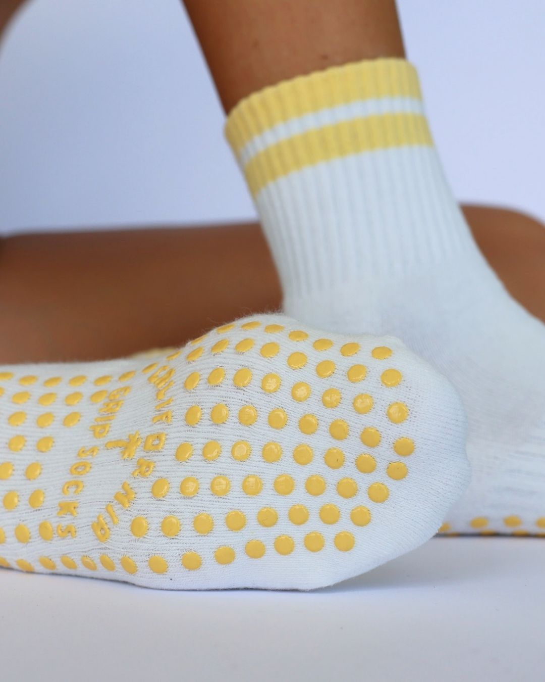 The Classic Midi Grip Socks - Yellow