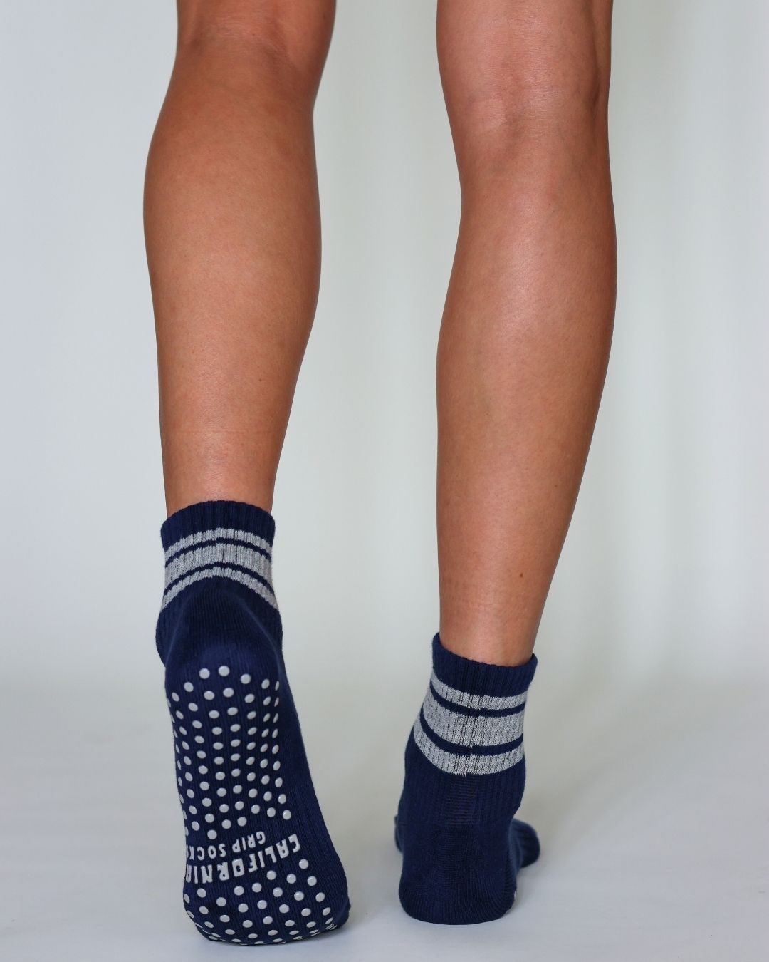 The Retro Shortie Grip Socks - Navy & Grey