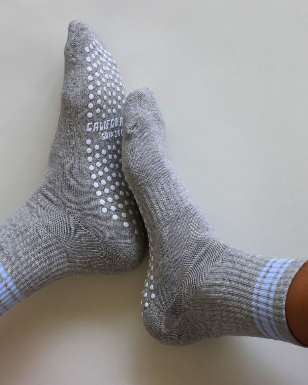 The Retro Midi Grip Socks - Blue & Grey