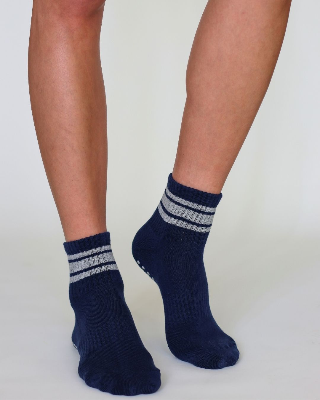 The Retro Shortie Grip Socks - Navy & Grey