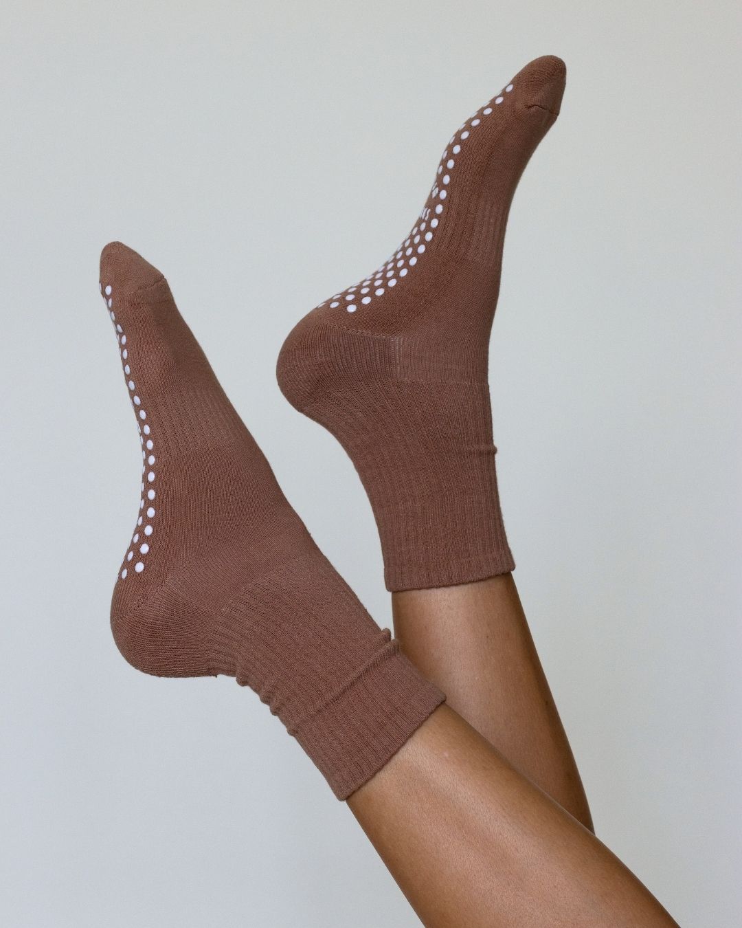 The Everyday Grip Socks - Mocha