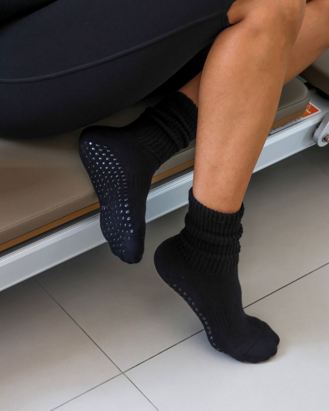 The Slouch Grip Socks - Black