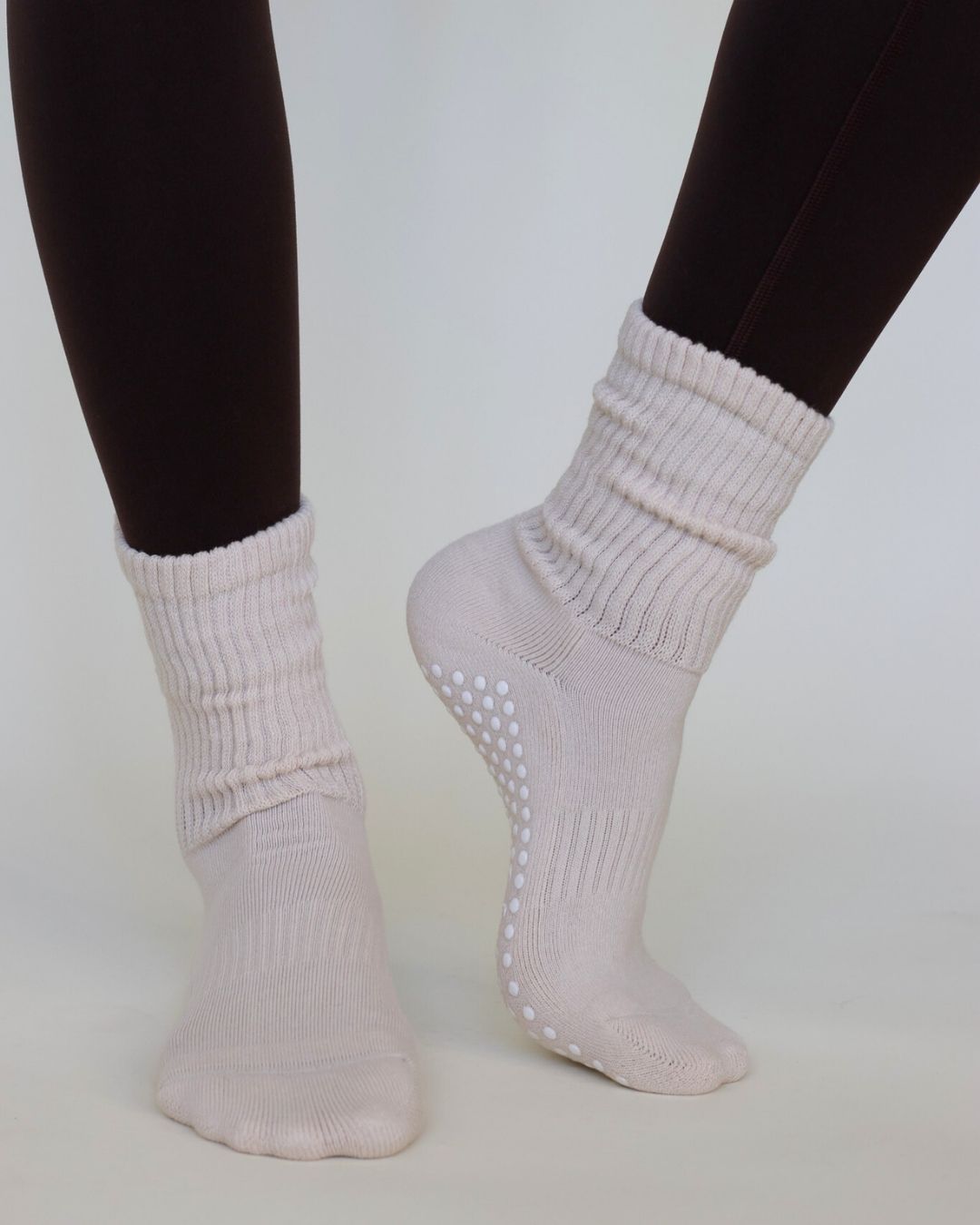 The Slouch Grip Socks - Cream