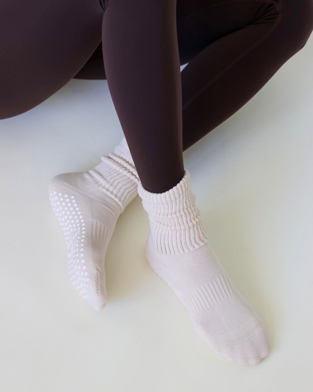 The Slouch Grip Socks - Cream