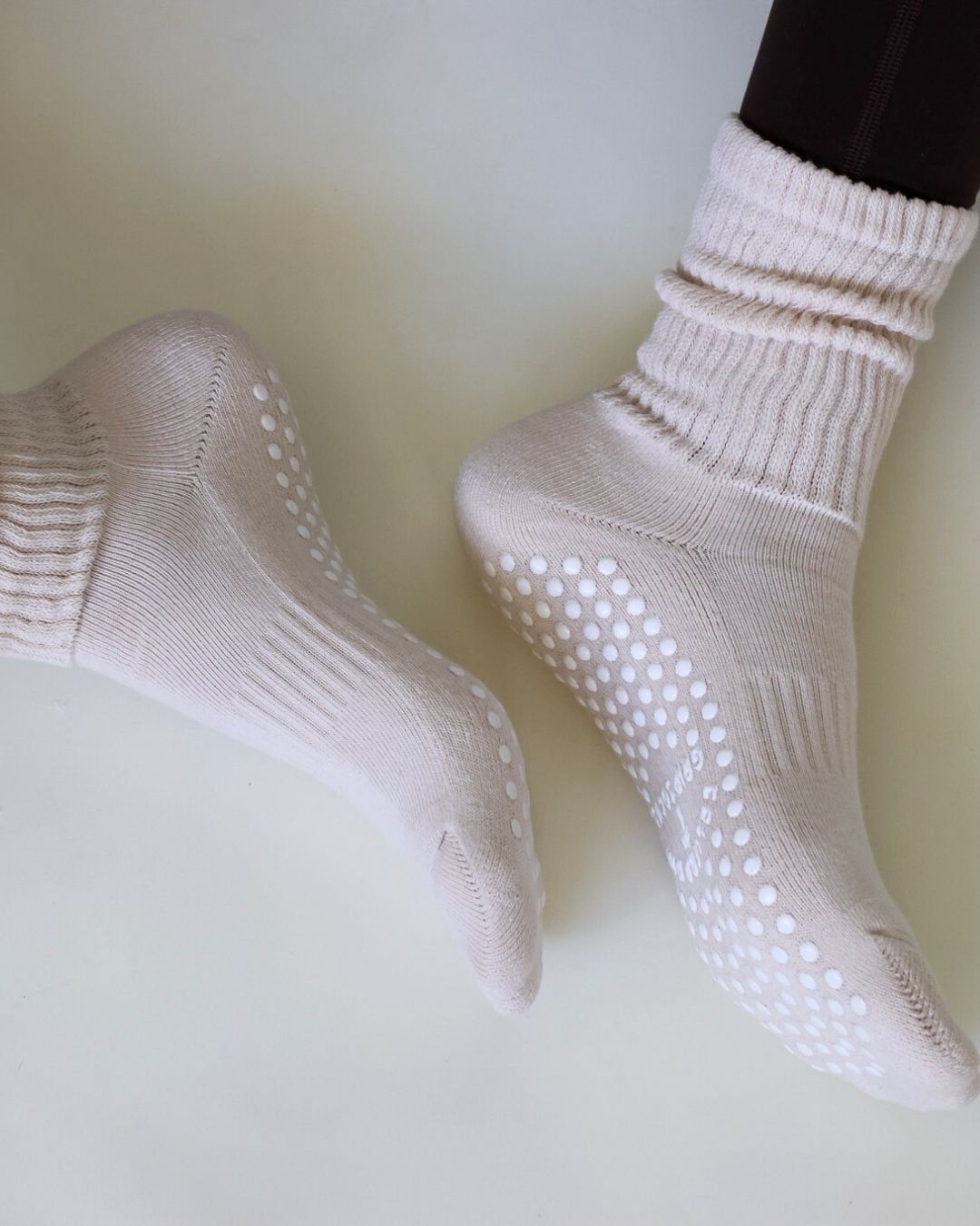 The Slouch Grip Socks - Cream