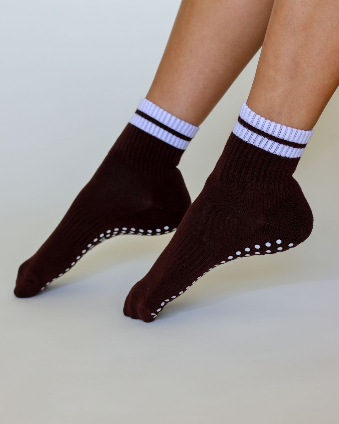 The Classic Shortie Grip Socks - Brown & White