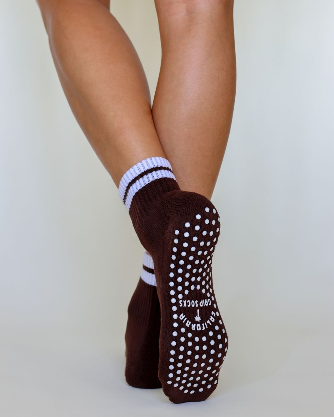 The Classic Shortie Grip Socks - Brown & White