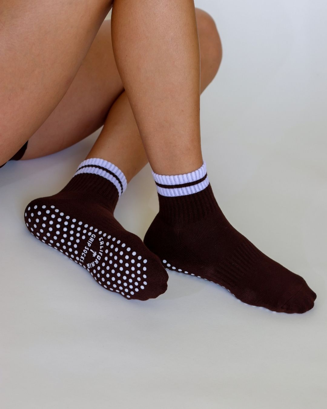 The Classic Shortie Grip Socks - Brown & White