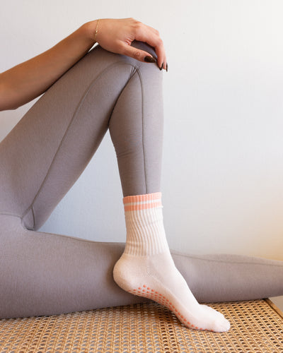 The Classic Grip Socks - Pink Stripes