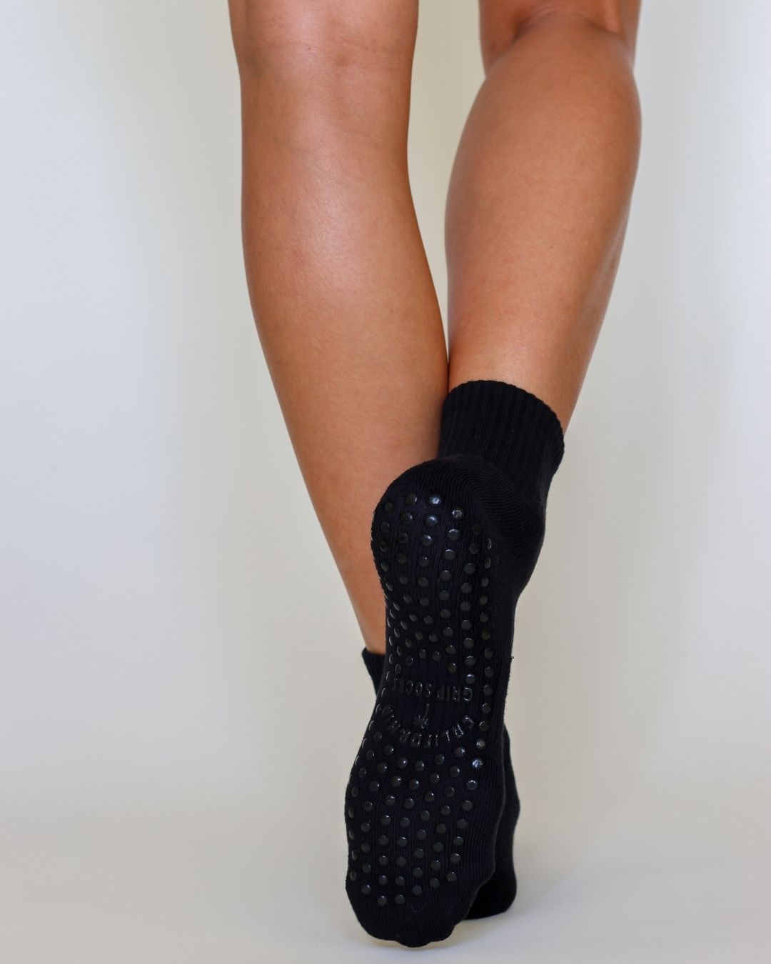 The Everyday Shortie Grip Socks - All Black