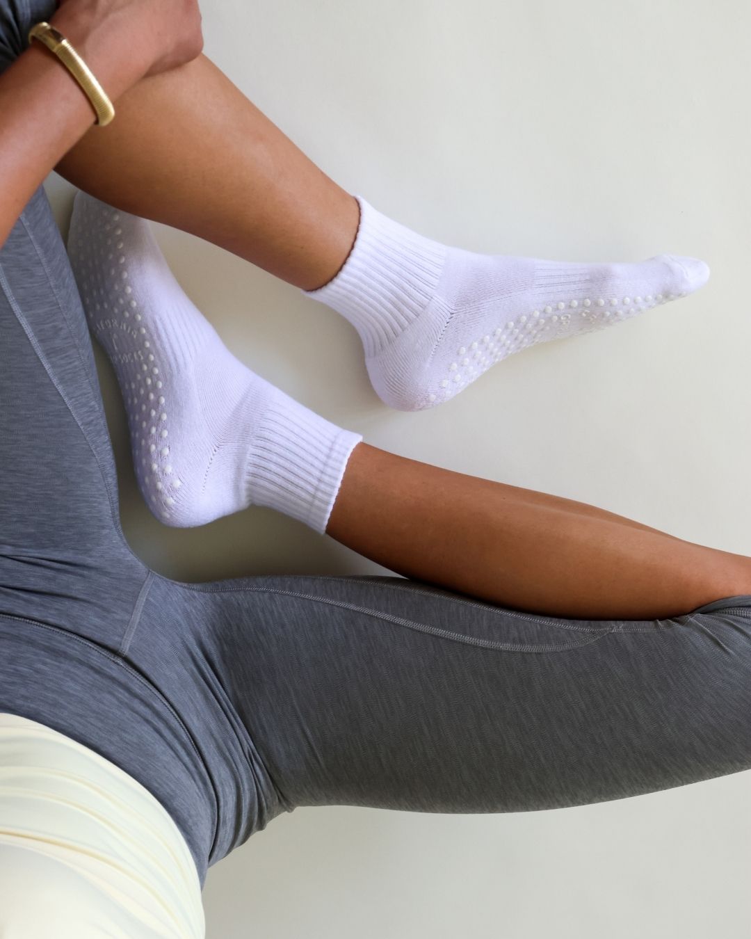 The Everyday Shortie Grip Socks - All White