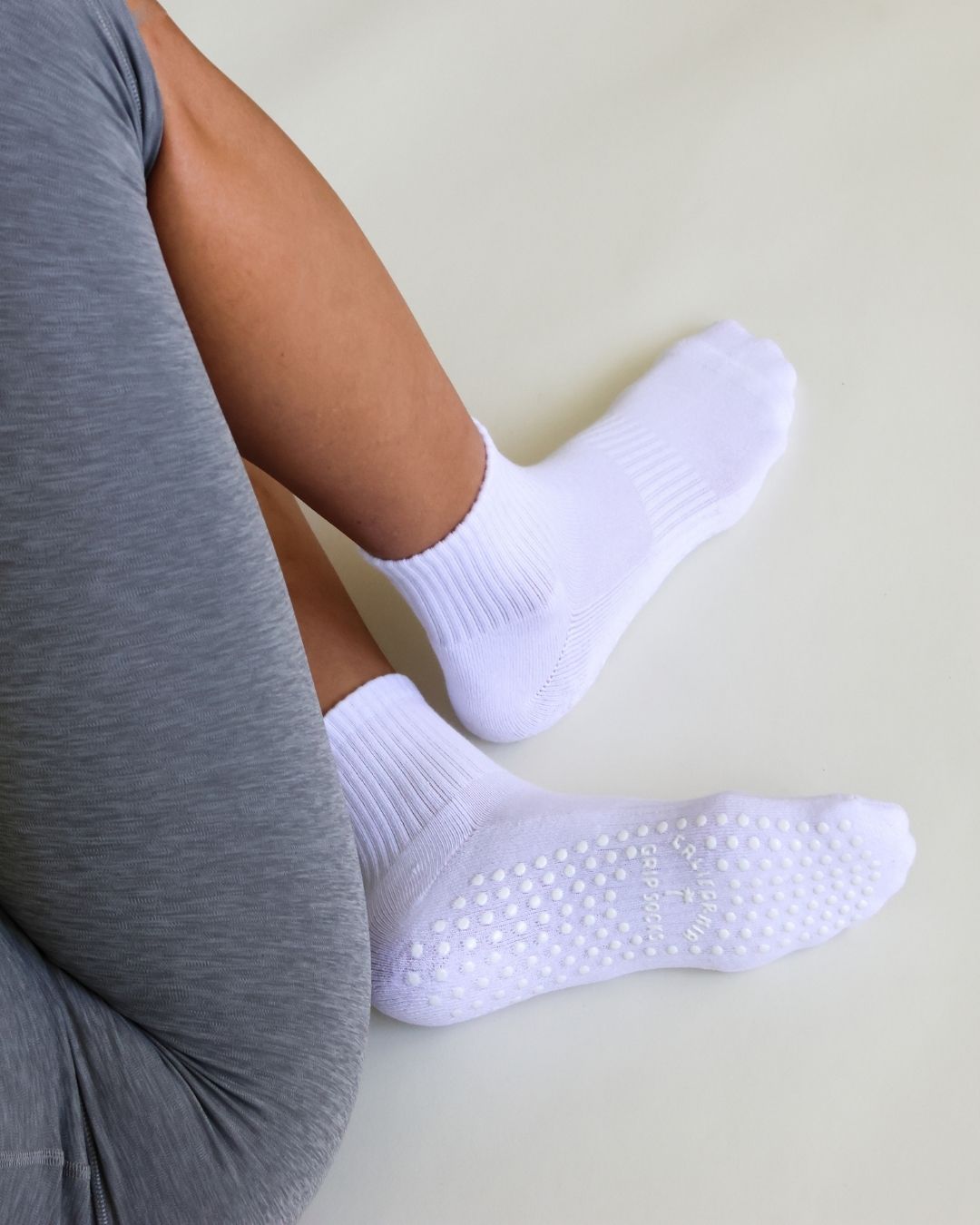 The Everyday Shortie Grip Socks - All White