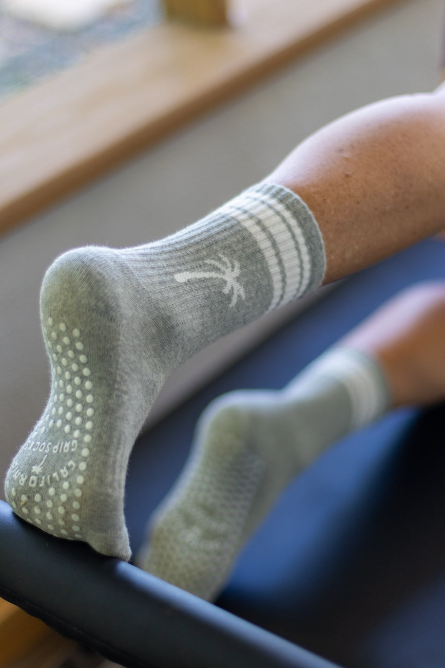 The Palm Grip Socks - Grey